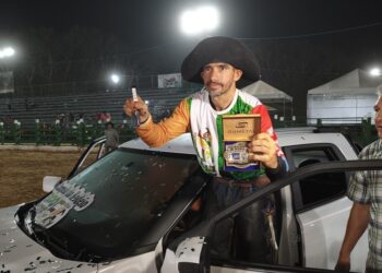 João Péres vence rodeio da Expoacre 2025 com 270 pontos e leva caminhonete para Rondônia