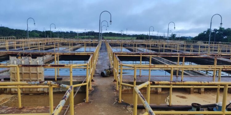 Vazamentos constantes na rede de abastecimento deixam vários bairros de Rio Branco sem água