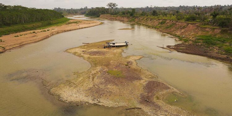 Com 1,53 m, Rio Acre se aproxima da menor marca e ameaça abastecimento em Rio Branco