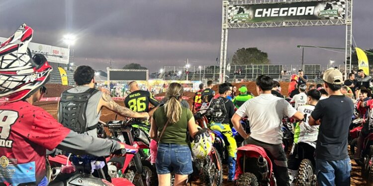 Com mais de 140 inscritos, 3ª etapa do Motocross agita Expoacre com pilotos do Acre e países vizinhos