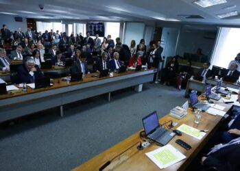 CCJ do Senado rejeita PEC da Blindagem por unanimidade