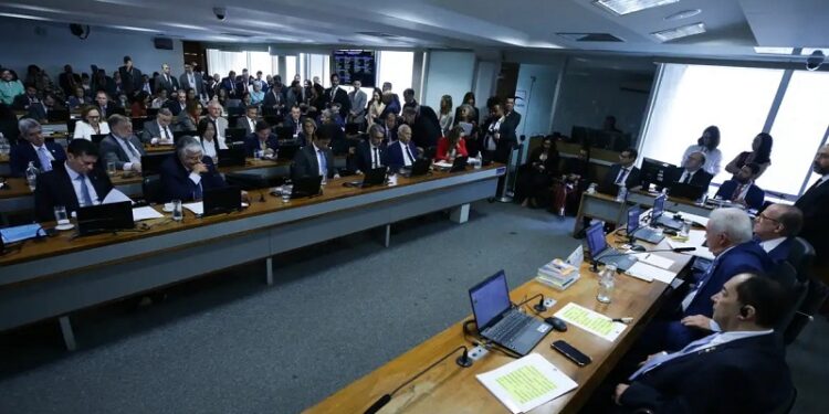 CCJ do Senado rejeita PEC da Blindagem por unanimidade