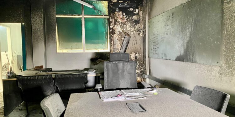 Incêndio atinge gabinete de secretário de Infraestrutura em Rio Branco