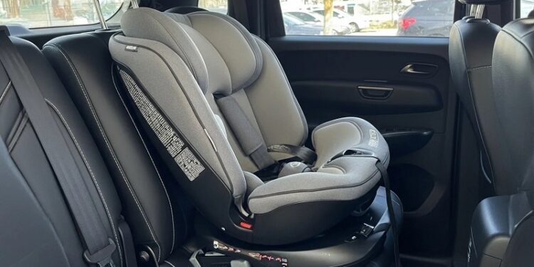 Acre cria Programa Primeira Viagem para transporte no pós-parto de mães e bebês