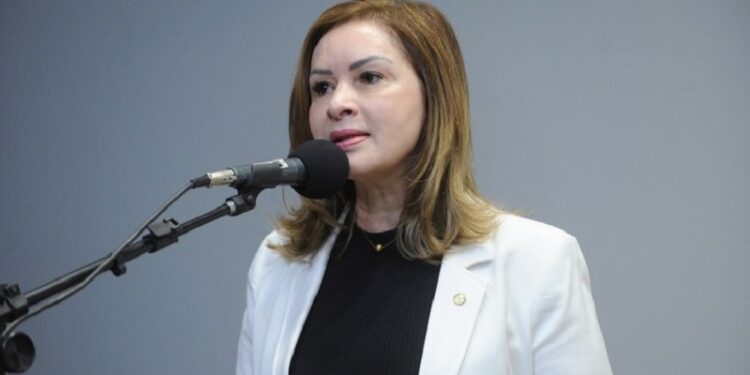 “Parlamento não pode criar escudos para proteger políticos”, afirma Socorro Neri sobre PEC da Blindagem aprovada na Câmara