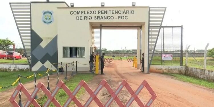 Deputados visitam presídio de Rio Branco e apontam falhas na segurança
