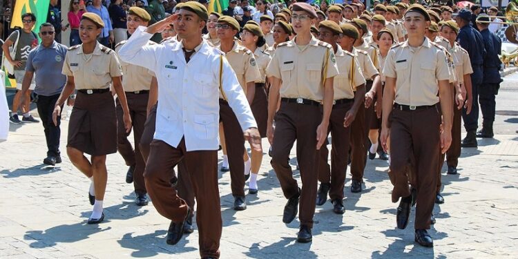 Colégio Militar Estadual Tiradentes abre processo seletivo para ingresso no 6º ano em 2026