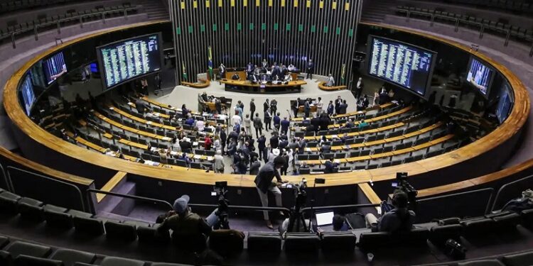 PL que isenta IR até R$ 5 mil será votado na quarta, 1º de outubro