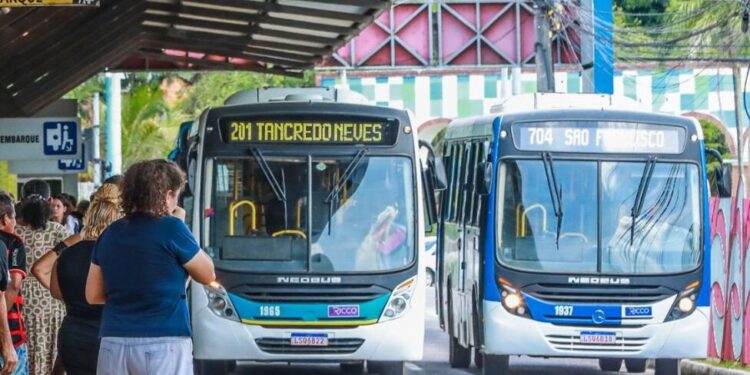 Rodoviários deflagram greve e Rio Branco deve amanhecer sem transporte coletivo
