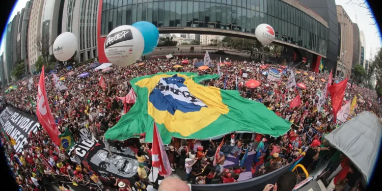 Contra o golpismo e o banditismo político – a democracia volta às ruas