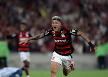 Com gol decisivo de Carrascal, Flamengo assume vantagem na semi da Libertadores