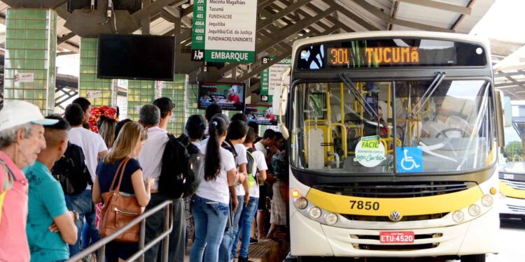 Censo do IBGE revela que acreanos levam meia hora para chegar ao trabalho, mas enfrentam caos no transporte público