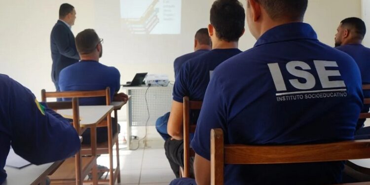 Acre convoca candidatos aprovados em concurso do ISE e publica resultado provisório de títulos da Educação