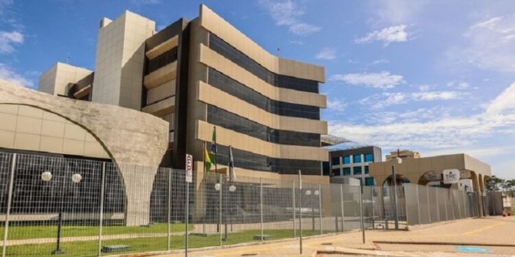 Pode haver diferença de valores em contratos partidários por gênero e cor? especialista acreano explica