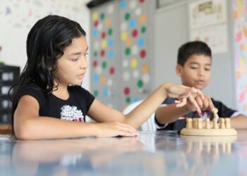 Entre o coração e o caderno: educação transforma rotina de crianças internadas no Acre