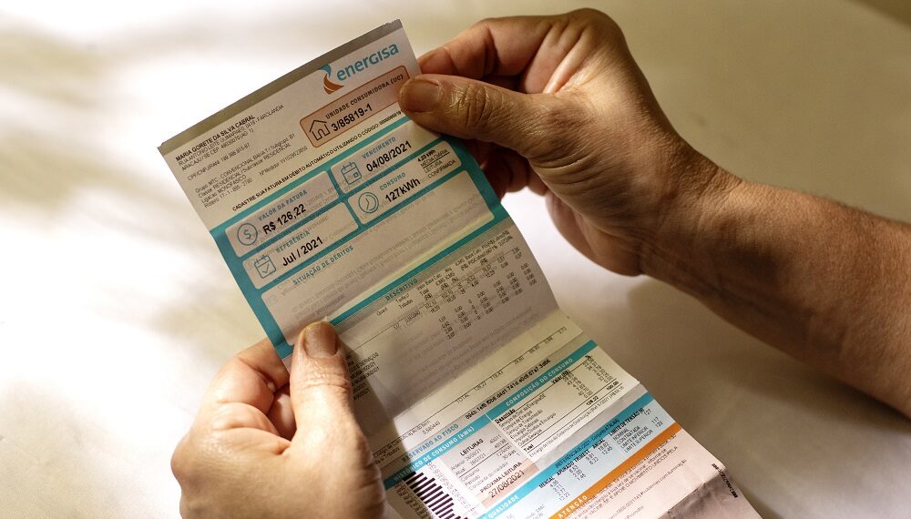 Bandeira vermelha volta a valer em novembro e acreanos devem pagar mais caro na conta de luz