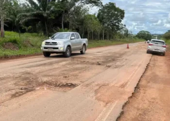 Buracos e falta de manutenção dificultam acesso do Acre ao Peru pela BR-317