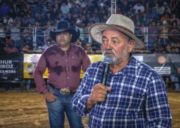 MPAC aciona prefeito de Bujari por distribuir dinheiro em evento público