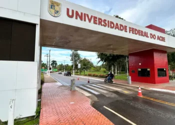 Ufac abre inscrições para mestrado e doutorado em Letras com ênfase na Amazônia e políticas afirmativas