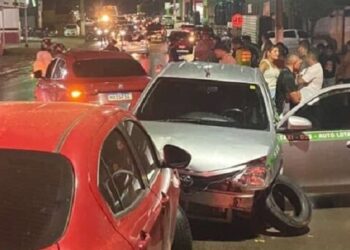 Motorista com sinais de embriaguez invade contramão e causa acidente com quatro veículos em Brasiléia