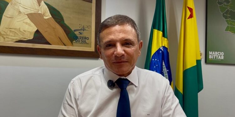 Márcio Bittar chama COP30 de “farsa bilionária” e acusa governo de desperdiçar dinheiro público