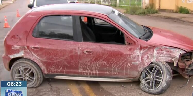 Motorista com sinais de embriaguez perde controle e destrói muro na estrada Jarbas Passarinho