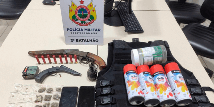 Ação no Taquari resulta na prisão de dois homens e na apreensão de granada, armas e drogas