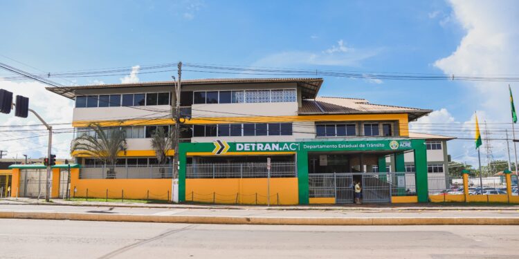 Detran publica edital que notifica motoristas sobre suspensão do direito de dirigir