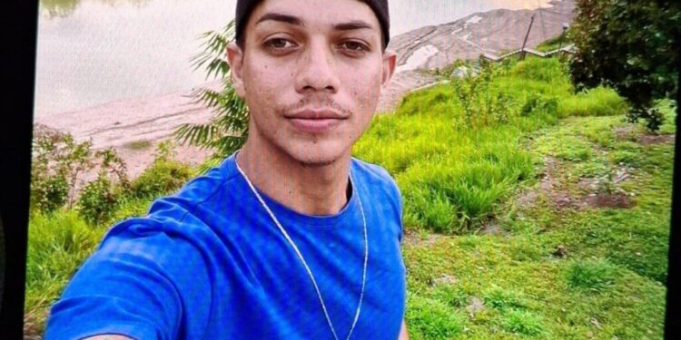 Jovem desaparecido em naufrágio no Rio Envira é encontrado morto após dois dias de buscas em Feijó