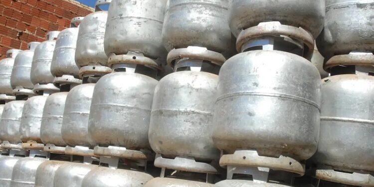 Gás gratuito chega a 1 milhão de famílias a partir de segunda-feira