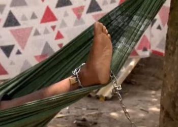 SASDH acompanha caso de mãe que acorrentou filho dependente químico após anos buscando ajuda em Rio Branco