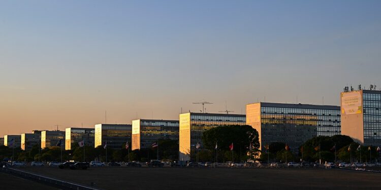 Linguagem simples em mensagens de órgãos públicos agora é obrigatória