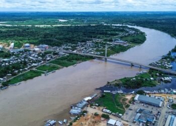 Chuvas antecipadas elevam nível do Rio Juruá e Defesa Civil mantém alerta em Cruzeiro do Sul