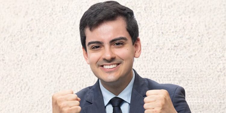 Dudu Camargo é o grande campeão de A Fazenda 17, com 75,88% dos votos