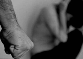 Uma mulher teve as pernas arrancadas, e ainda há quem diga que ‘os homens morrem mais’