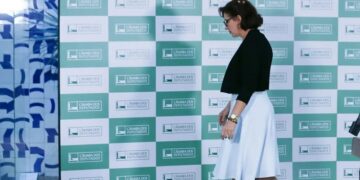 Câmara rejeita cassação da deputada Carla Zambelli