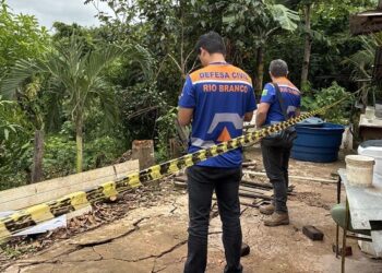 Doze horas seguidas de chuva provocam alagamentos e colocam bairros de Rio Branco em alerta