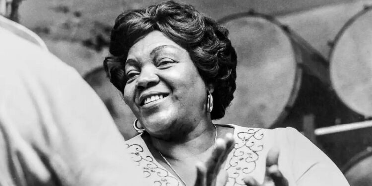 Negro é a raiz da liberdade: uma carta a Dona Ivone Lara