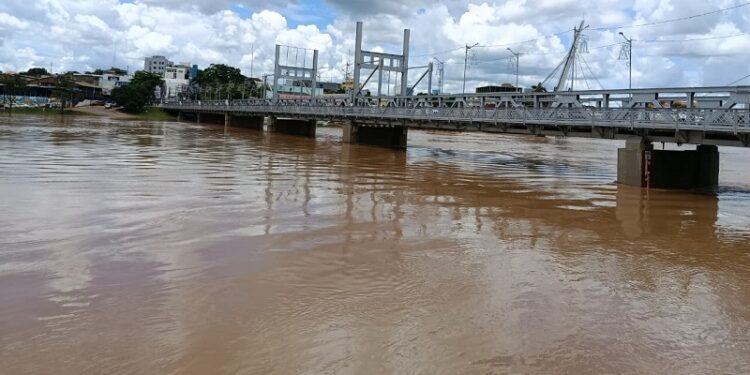 Defesa Civil inicia retorno de famílias após recuo do Rio Acre nesta quarta