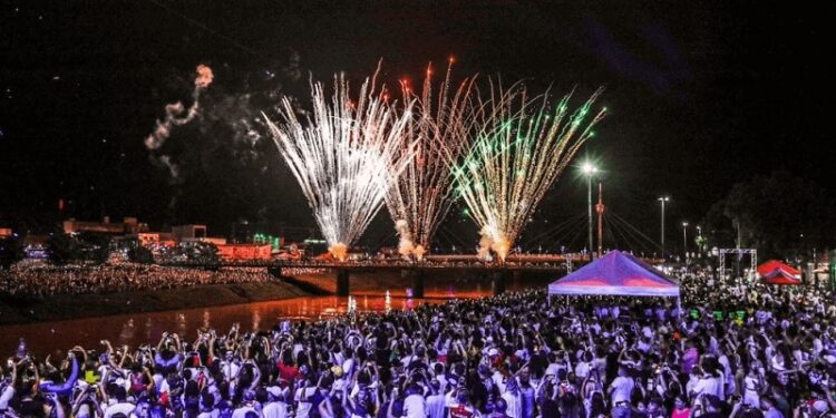 Réveillon na Praça da Revolução terá shows locais e queima de fogos; confira programação