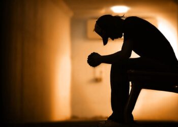 Suicídio entre jovens preocupa pesquisadores e expõe falhas na rede de saúde mental