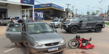 Motociclista fica ferido após colisão com carro na Via Chico Mendes, em Rio Branco