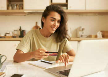 No Acre, mulheres negociam mais dívidas que os homens, revela Serasa