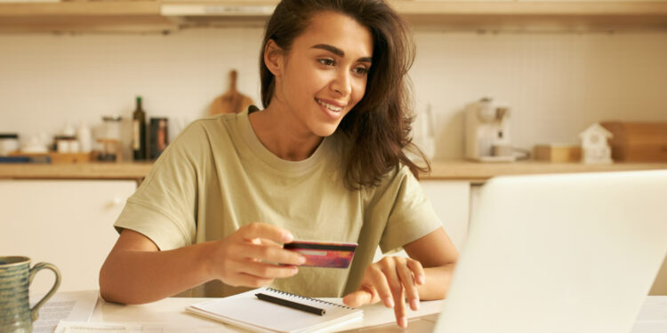 No Acre, mulheres negociam mais dívidas que os homens, revela Serasa