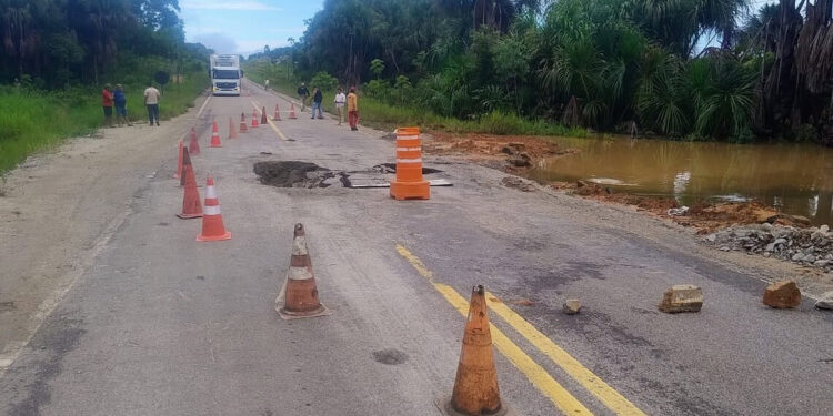 Dnit esclarece decreto de emergência na BR-364 e diz que medida apenas regulariza obra já executada