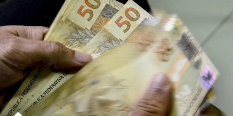 Isenção de IR para quem ganha até R$ 5 mil entra em vigor