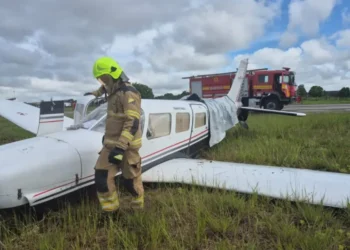 Avião sai da pista após pneu estourar durante decolagem no aeródromo de Tarauacá