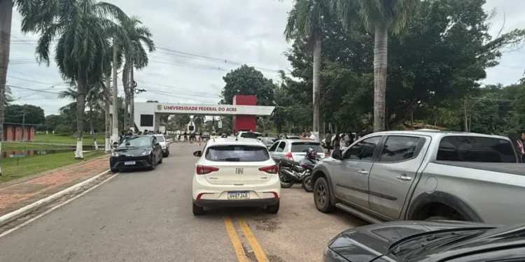 Ufac abre portões mais cedo no 2º dia do vestibular de Medicina após recomendação do MPF