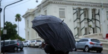 Chuva intensa alaga ruas, eleva igarapés e deixa Defesa Civil em alerta em Rio Branco