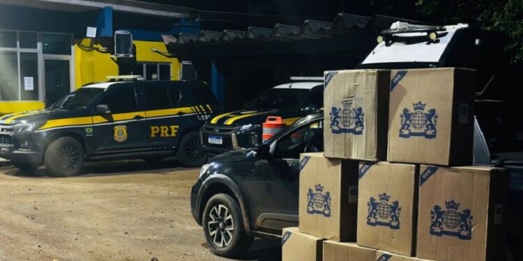 Mais de 4 mil maços de cigarros contrabandeados são apreendidos na BR-364 em Rio Branco
